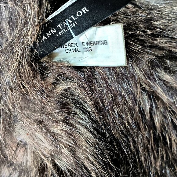 NWOT! ANN TAYLOR FAUX FUR SCARF - Picture 2 of 3